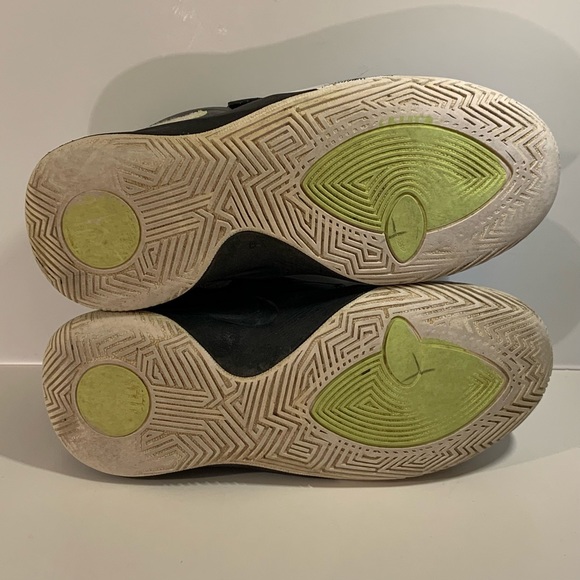 ⚡️ NIKE KYRIE FLYTRAP 3 BLACK & VOLT GS SIZE 4Y YOUTH BASKETBALL SHOES ⚡️ - Picture 5 of 6